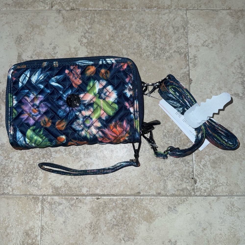 NWT lug Quickstep Convertible Wallet Crossbody Wristlet in bloom navy